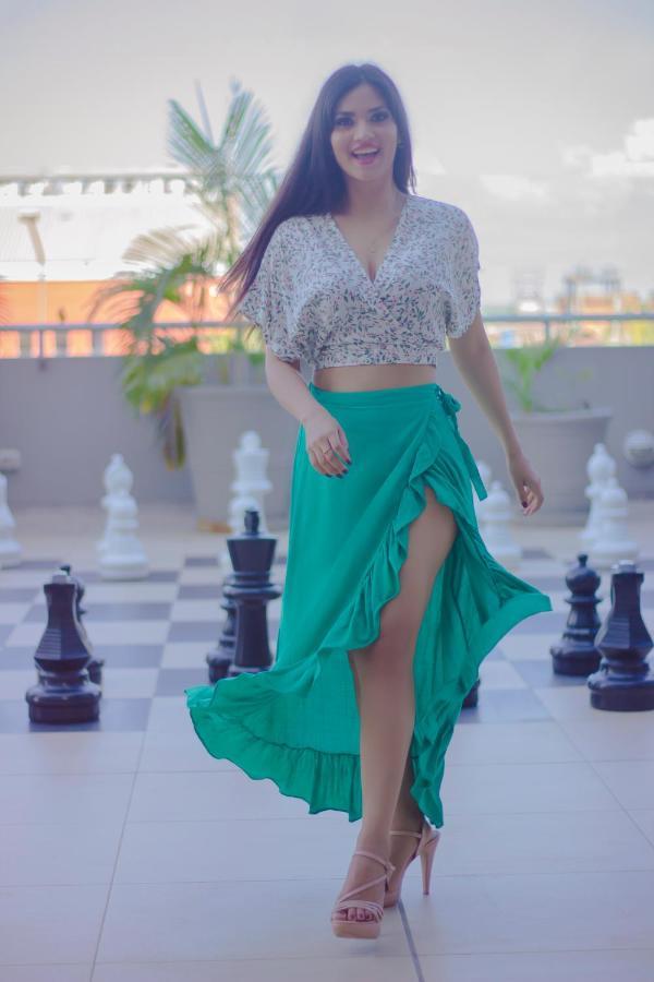 Wyndham Costa Del Sol Pucallpa Exterior photo A woman wearing a wrap skirt