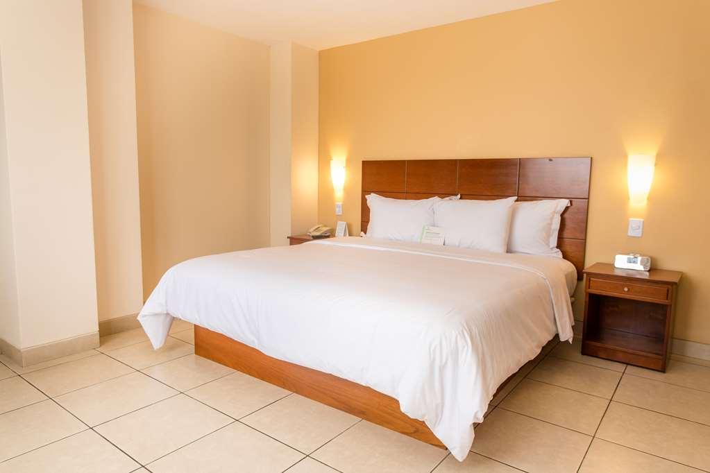 Wyndham Costa Del Sol Pucallpa Room photo A bedroom at the hotel