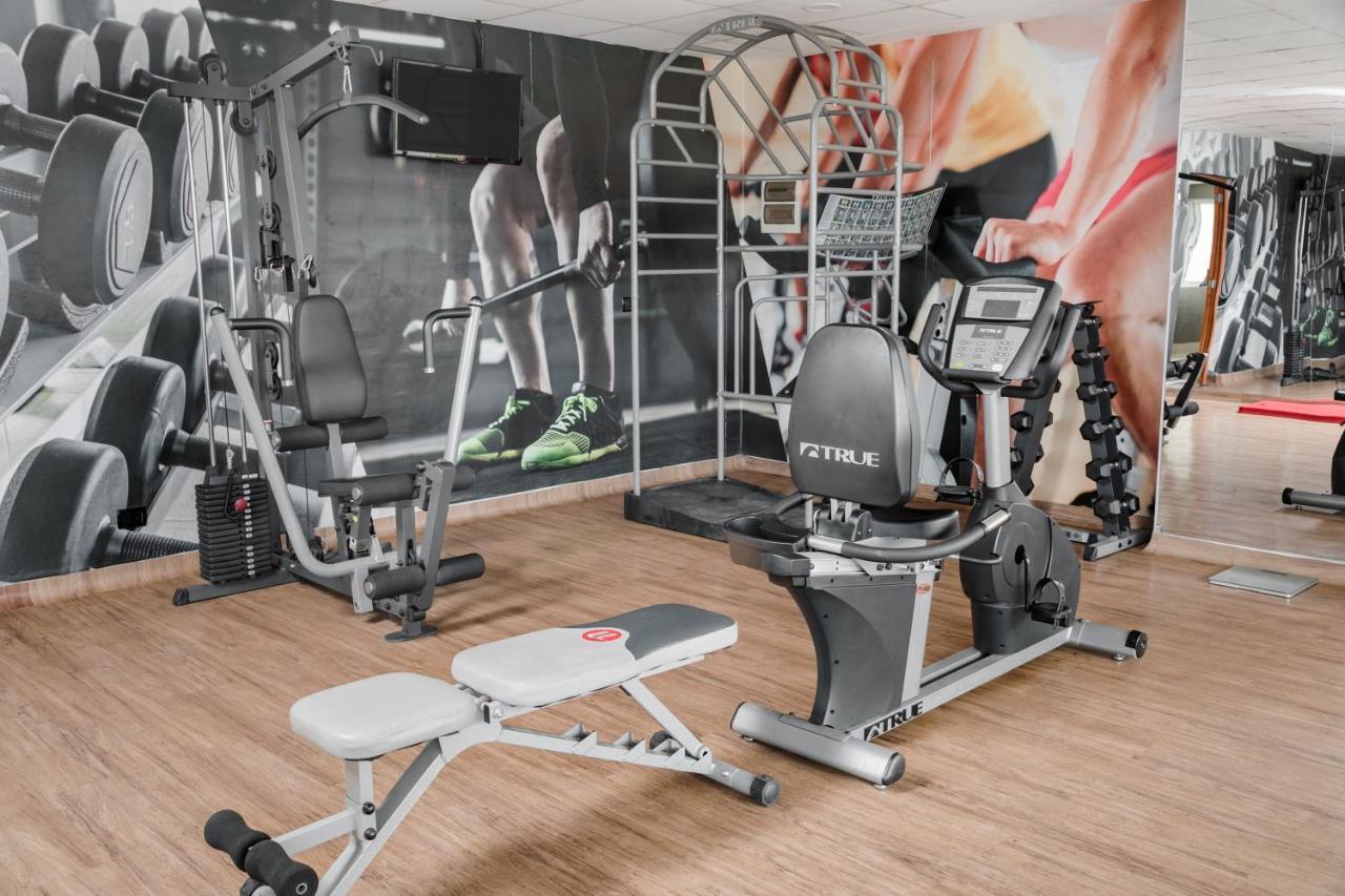 Wyndham Costa Del Sol Pucallpa Exterior photo A typical gym