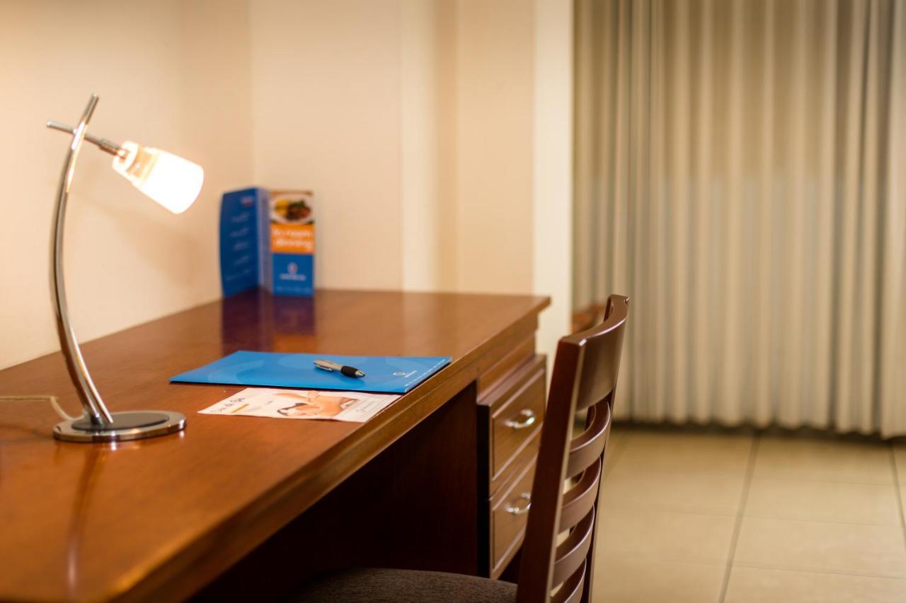 Wyndham Costa Del Sol Pucallpa Exterior photo A desk in a hotel room