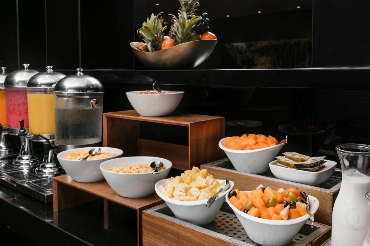 Wyndham Costa Del Sol Pucallpa Exterior photo A breakfast buffet