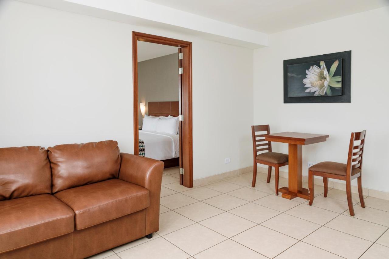 Wyndham Costa Del Sol Pucallpa Exterior photo Suite